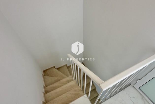 Z drugiej ręki - Szalet -
Torrevieja - Costa Blanca