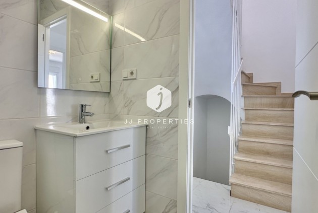 Z drugiej ręki - Szalet -
Torrevieja - Costa Blanca