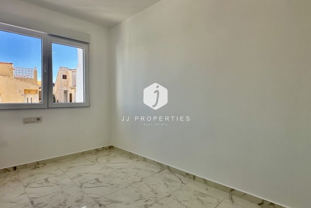 Z drugiej ręki - Szalet -
Torrevieja - Costa Blanca