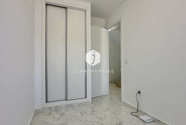 Z drugiej ręki - Szalet -
Torrevieja - Costa Blanca