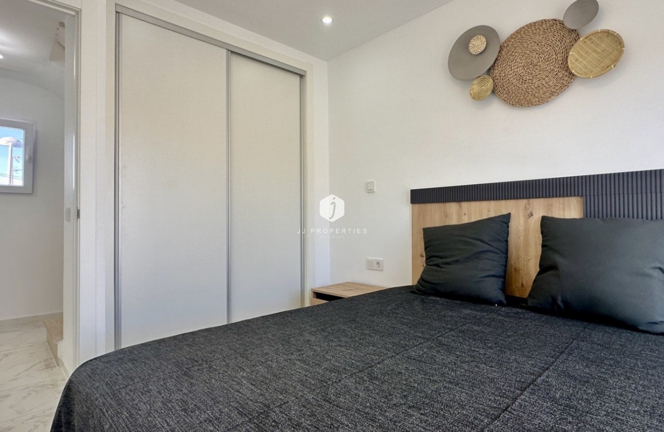 Z drugiej ręki - Szalet -
Torrevieja - Costa Blanca