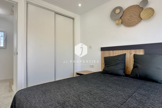 Z drugiej ręki - Szalet -
Torrevieja - Costa Blanca