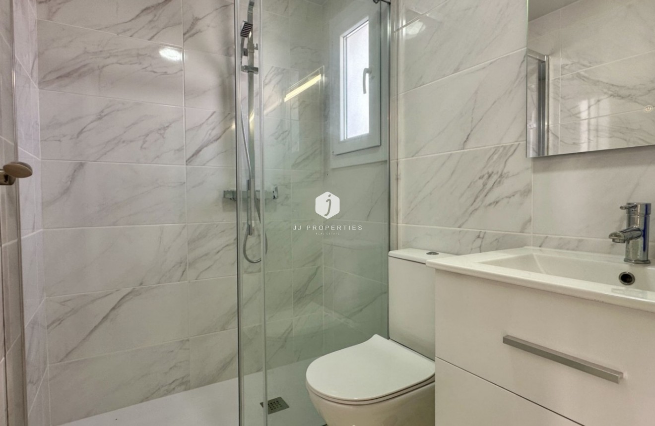 Z drugiej ręki - Szalet -
Torrevieja - Costa Blanca