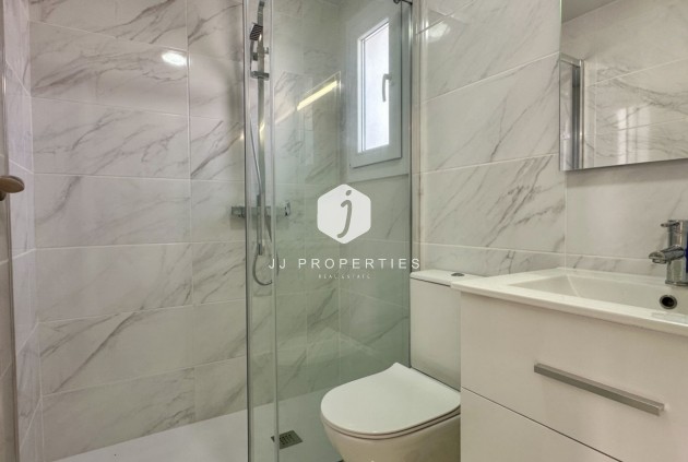 Z drugiej ręki - Szalet -
Torrevieja - Costa Blanca