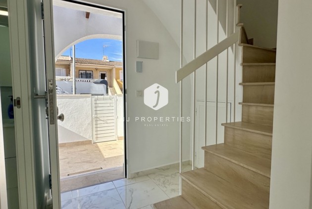 Z drugiej ręki - Szalet -
Torrevieja - Costa Blanca