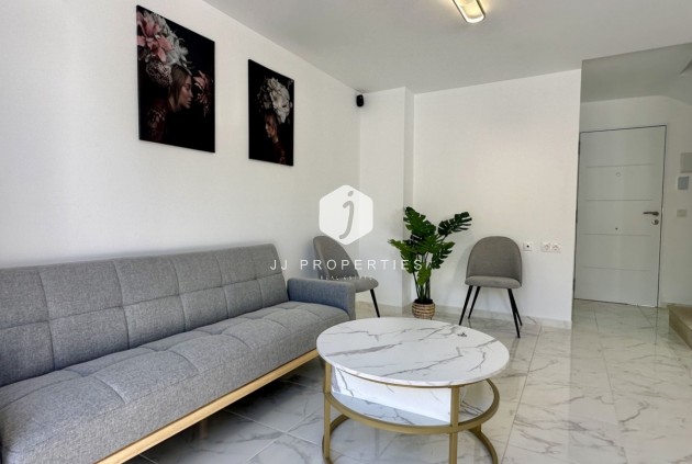 Z drugiej ręki - Szalet -
Torrevieja - Costa Blanca