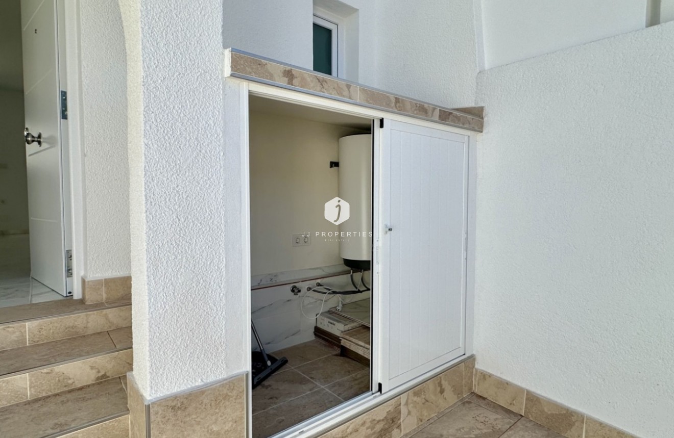 Z drugiej ręki - Szalet -
Torrevieja - Costa Blanca