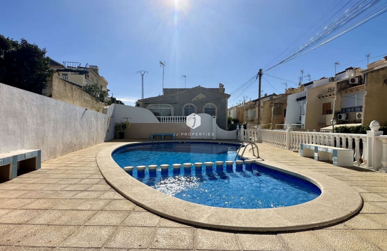 Z drugiej ręki - Szalet -
Torrevieja - Costa Blanca