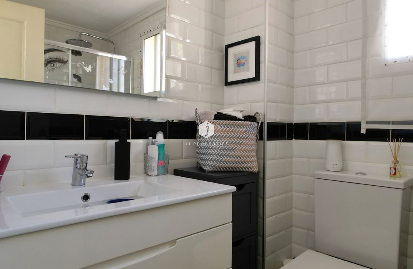 Z drugiej ręki - Mieszkanie w bloku -
Rojales - Inland