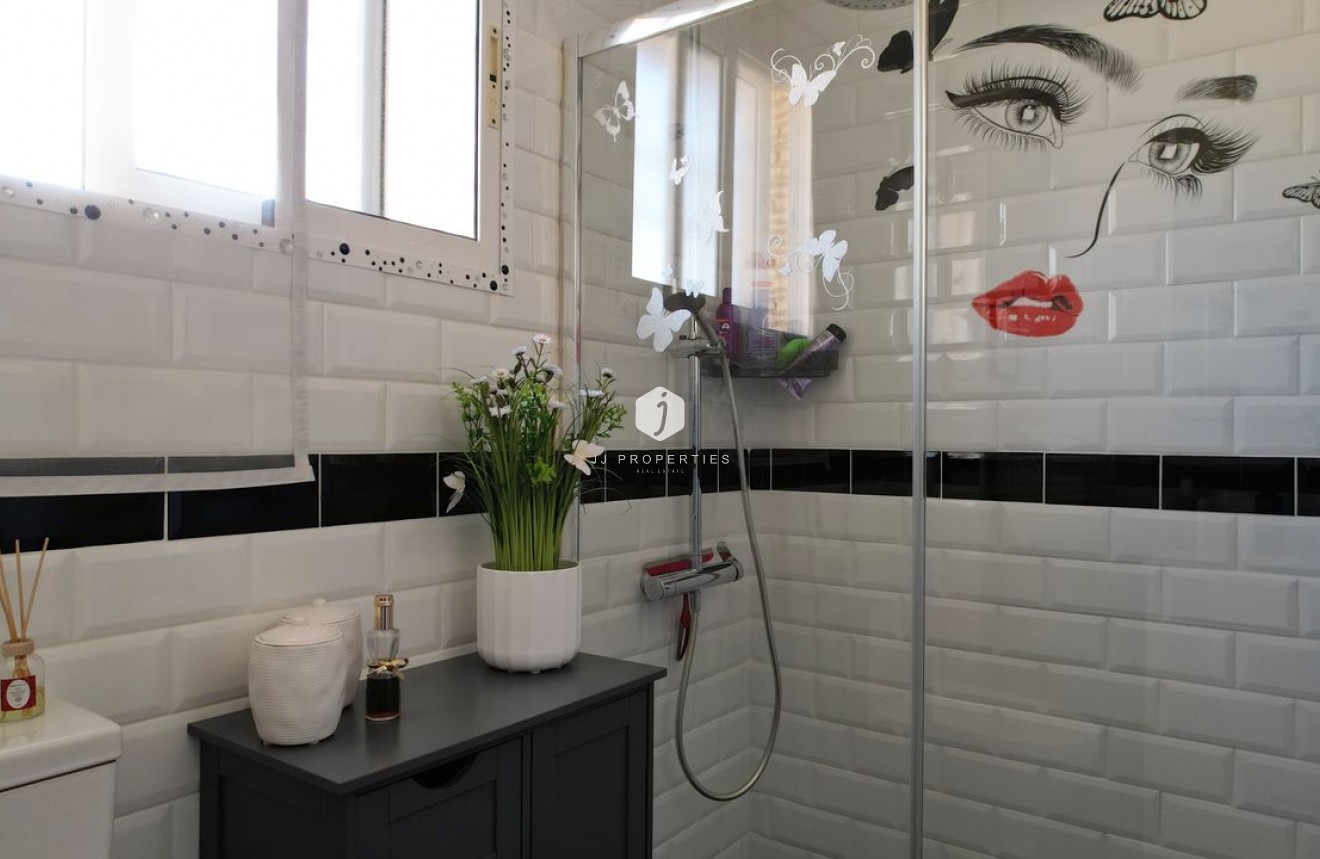 Z drugiej ręki - Mieszkanie w bloku -
Rojales - Inland