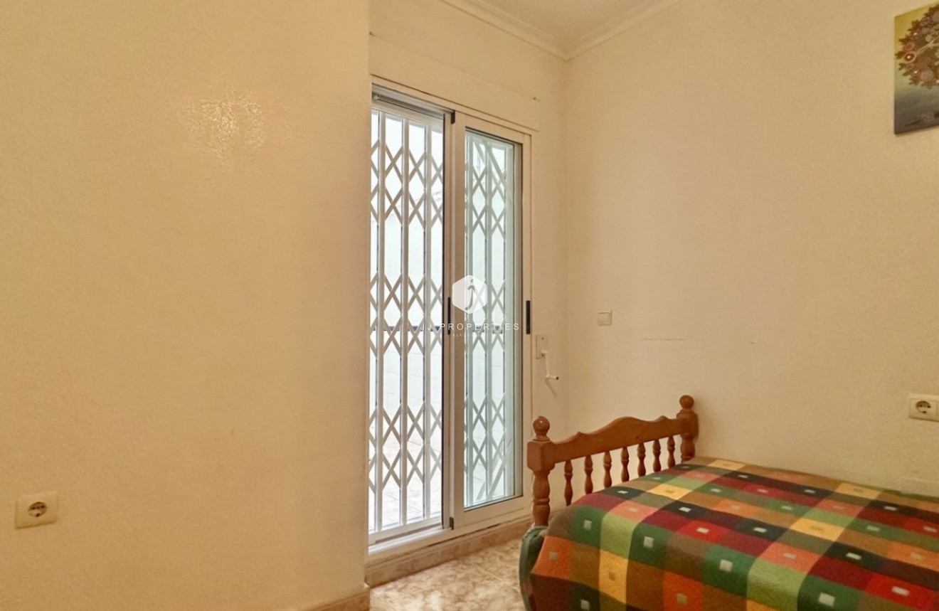 Z drugiej ręki - Mieszkanie w bloku -
Torrevieja - Costa Blanca