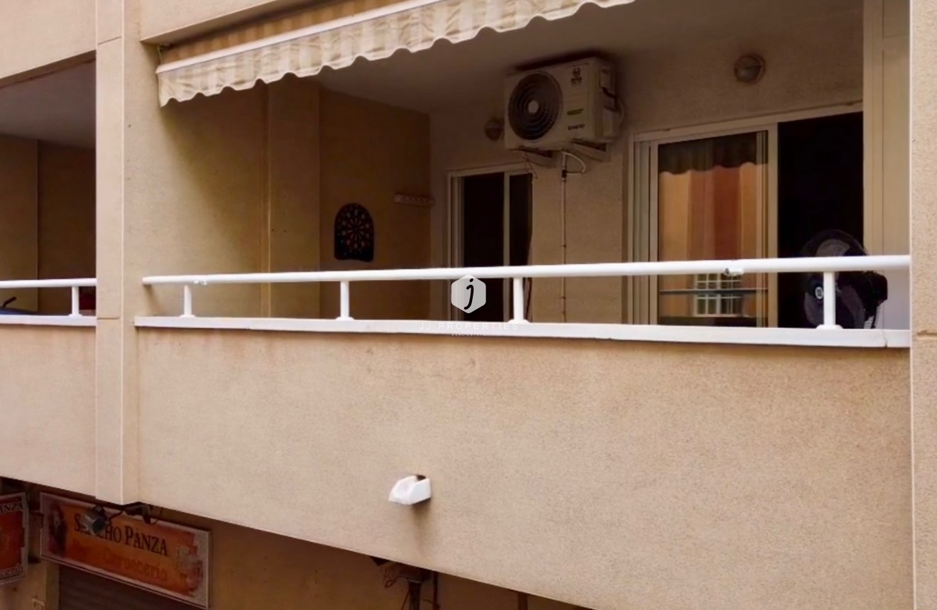 Z drugiej ręki - Mieszkanie w bloku -
Torrevieja - Costa Blanca