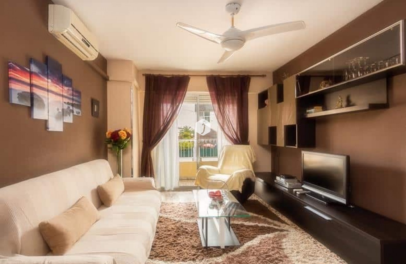 Z drugiej ręki - Mieszkanie w bloku -
Punta Prima - Costa Blanca