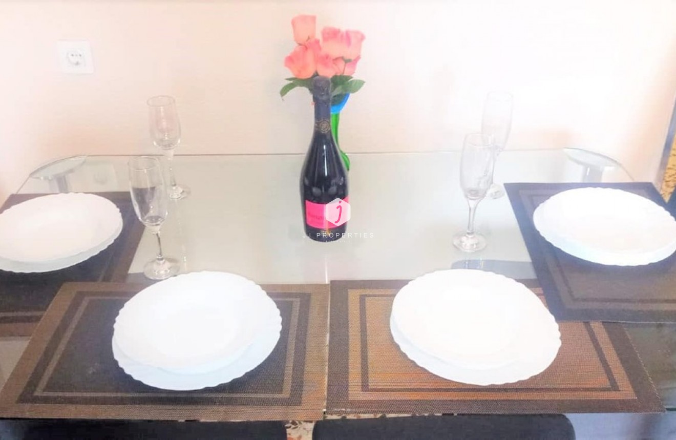 Z drugiej ręki - Mieszkanie w bloku -
Punta Prima - Costa Blanca