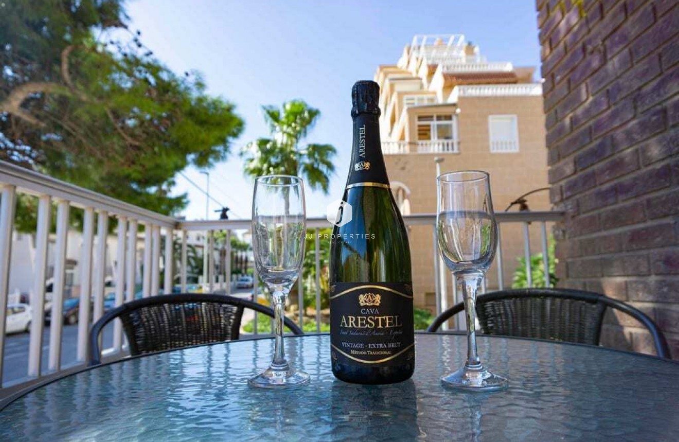 Z drugiej ręki - Mieszkanie w bloku -
Punta Prima - Costa Blanca