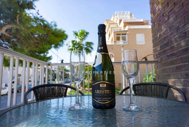 Z drugiej ręki - Mieszkanie w bloku -
Punta Prima - Costa Blanca