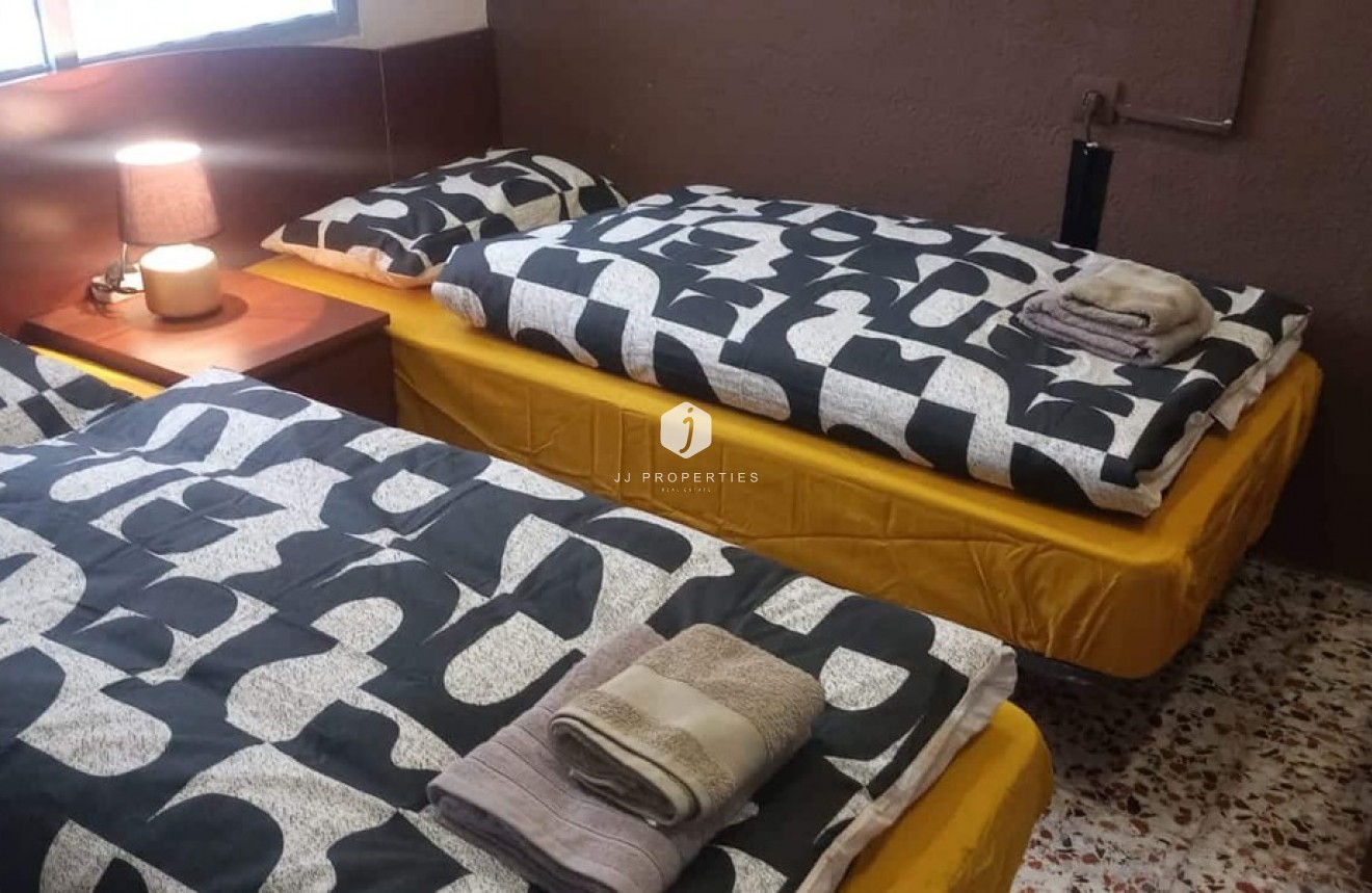 Z drugiej ręki - Mieszkanie w bloku -
Punta Prima - Costa Blanca