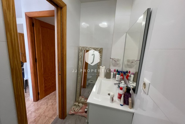 Z drugiej ręki - Mieszkanie w bloku -
Torrevieja - Costa Blanca