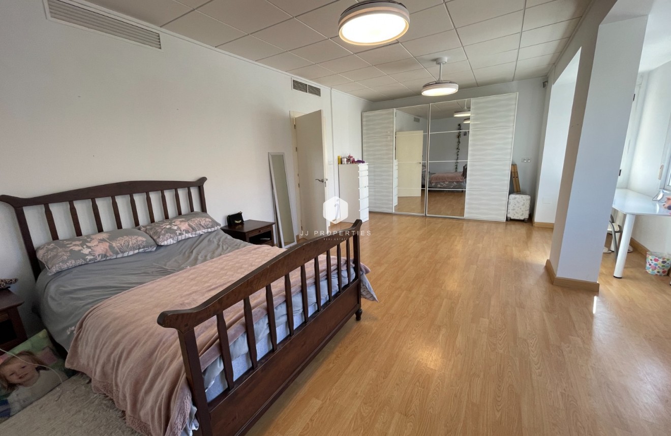 Z drugiej ręki - Szalet -
Algorfa - Inland