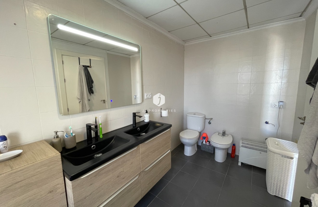 Z drugiej ręki - Szalet -
Algorfa - Inland