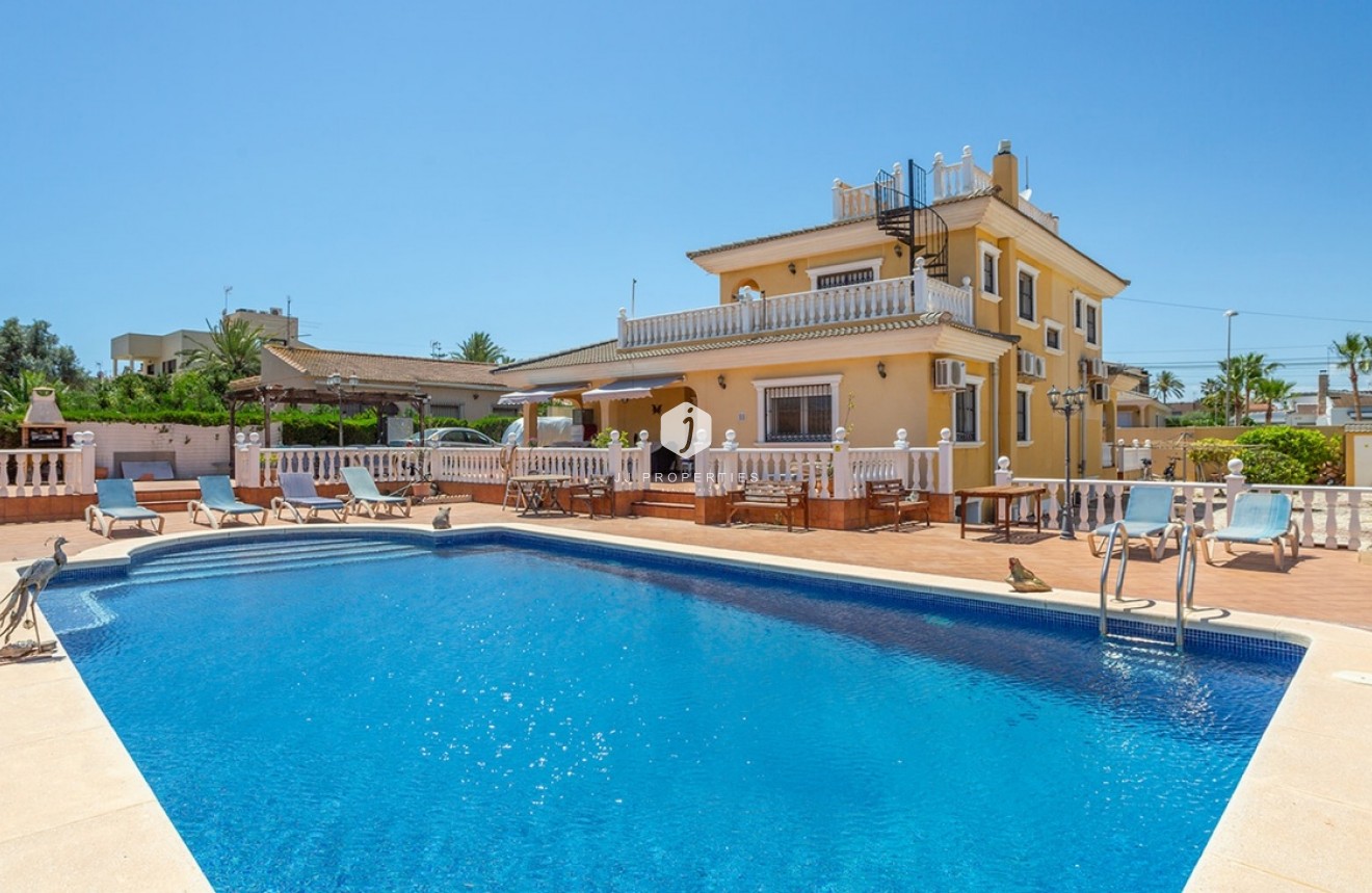 Z drugiej ręki - Villa -
Torrevieja - Los Balcones