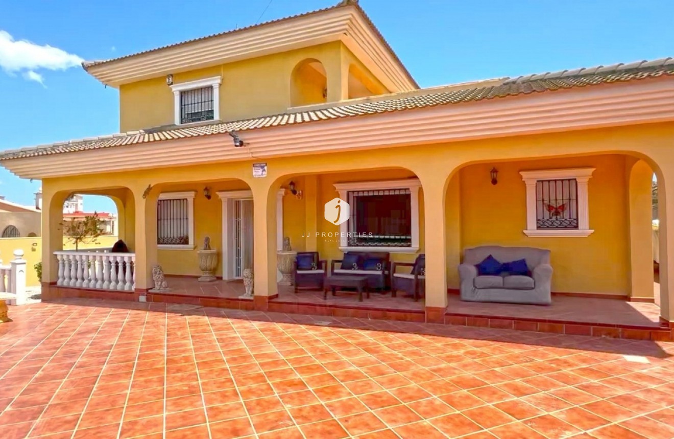Z drugiej ręki - Villa -
Torrevieja - Los Balcones
