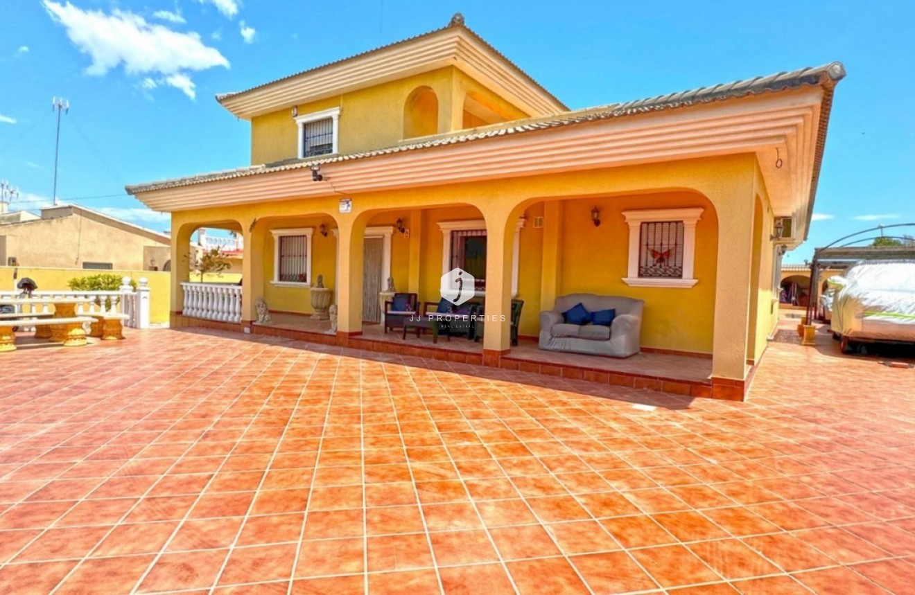 Z drugiej ręki - Villa -
Torrevieja - Los Balcones