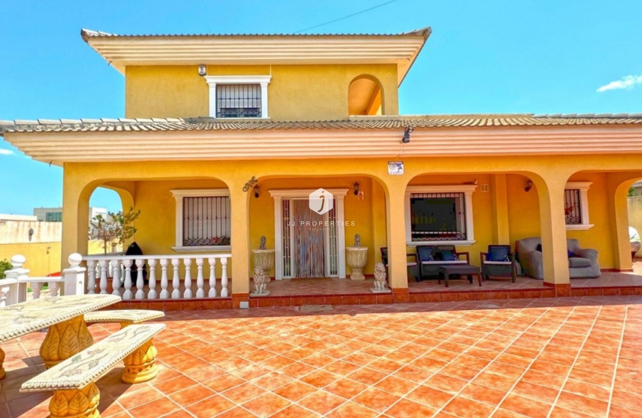 Z drugiej ręki - Villa -
Torrevieja - Los Balcones