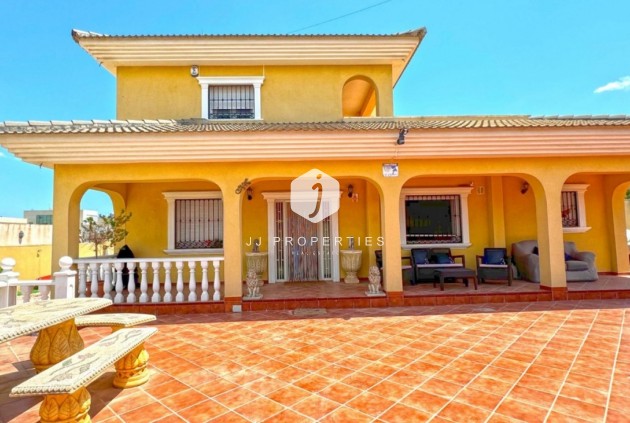 Z drugiej ręki - Villa -
Torrevieja - Los Balcones