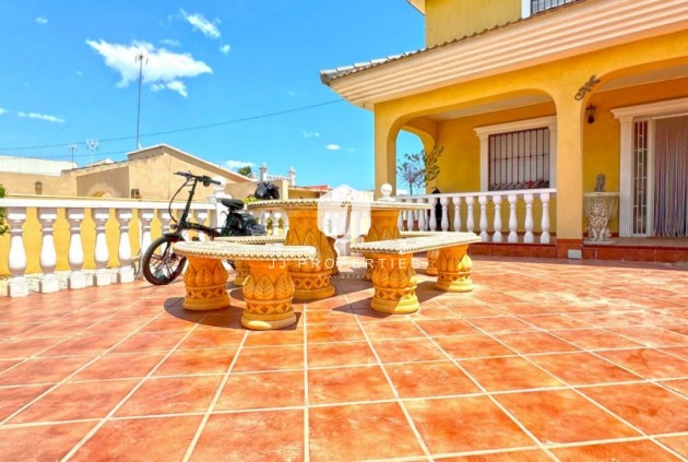 Z drugiej ręki - Villa -
Torrevieja - Los Balcones