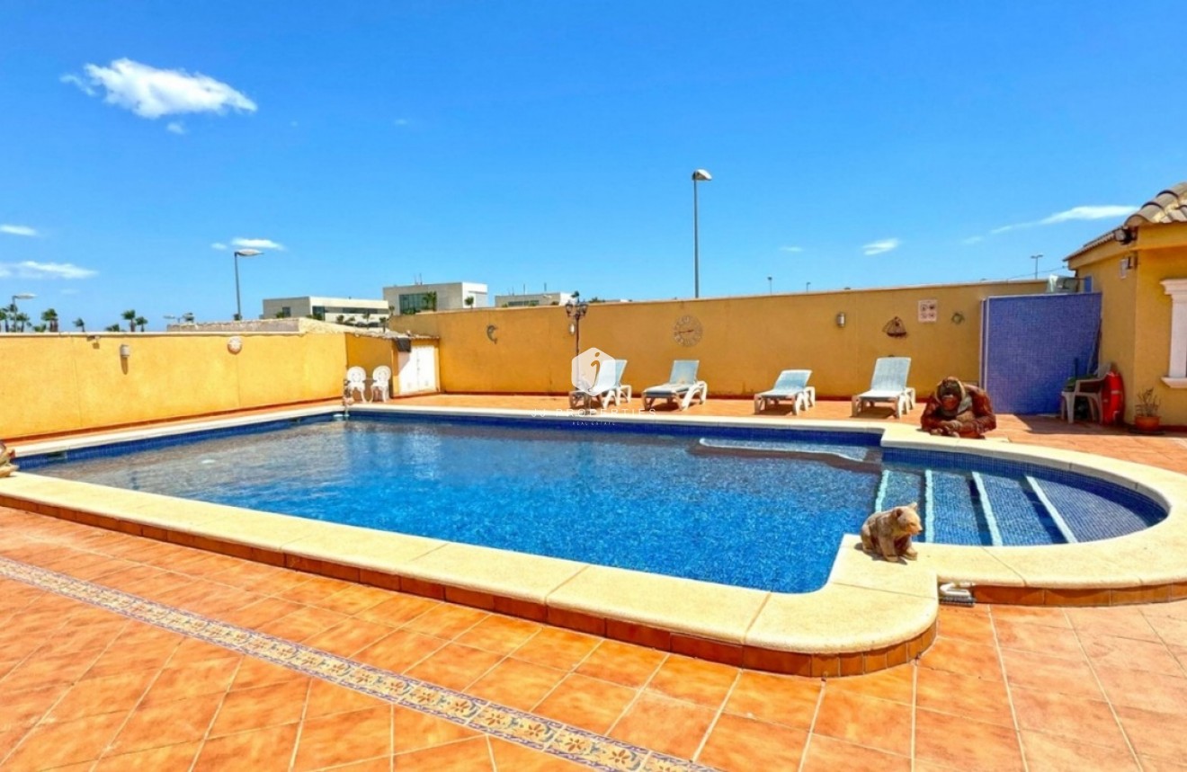 Z drugiej ręki - Villa -
Torrevieja - Los Balcones