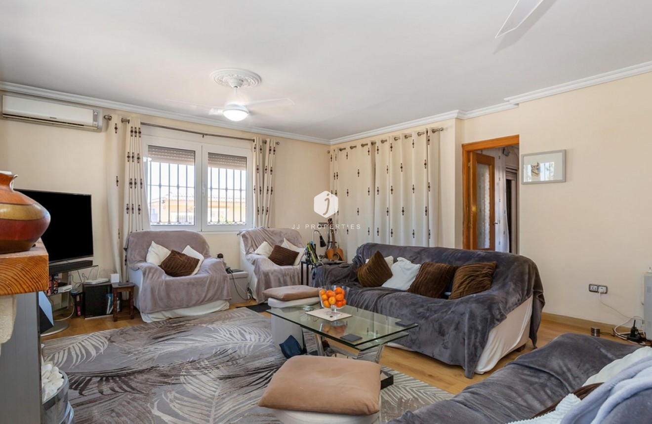 Z drugiej ręki - Villa -
Torrevieja - Los Balcones