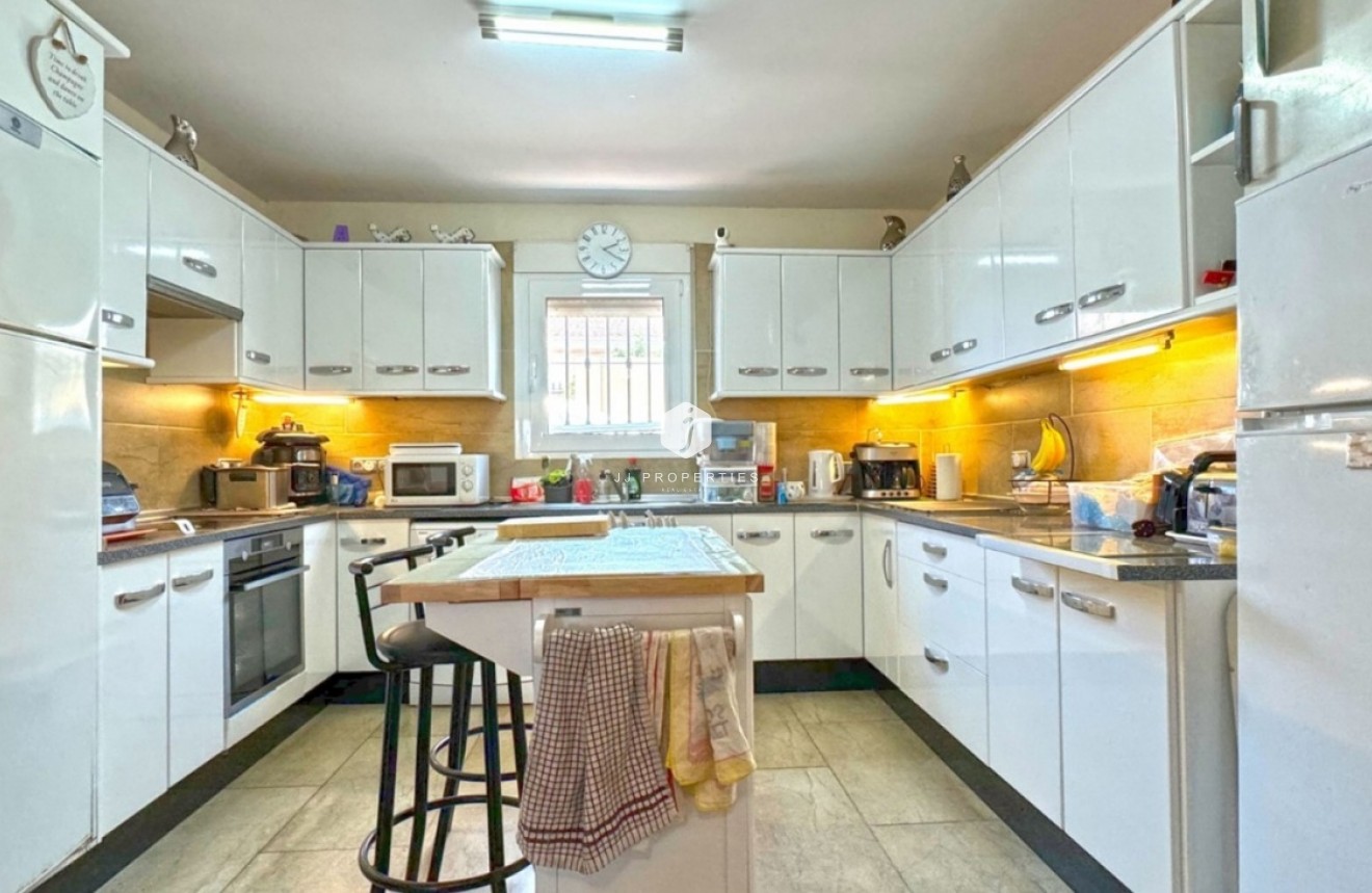 Z drugiej ręki - Villa -
Torrevieja - Los Balcones