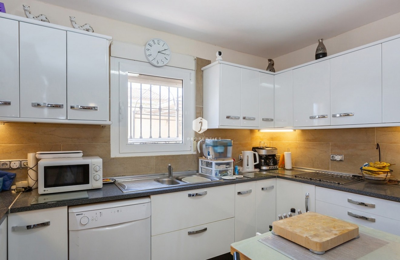 Z drugiej ręki - Villa -
Torrevieja - Los Balcones