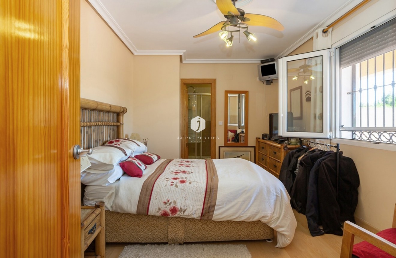 Z drugiej ręki - Villa -
Torrevieja - Los Balcones