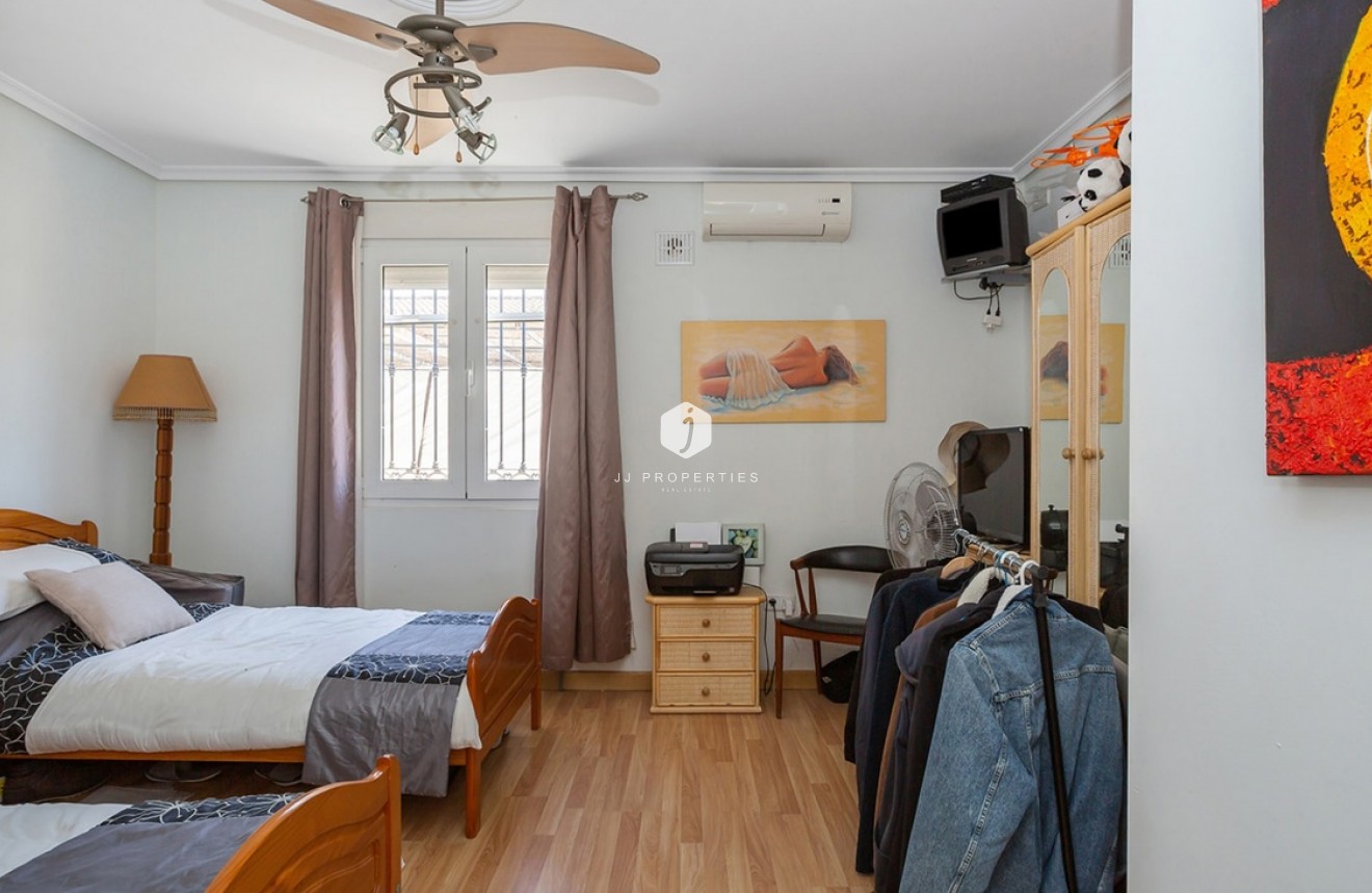 Z drugiej ręki - Villa -
Torrevieja - Los Balcones