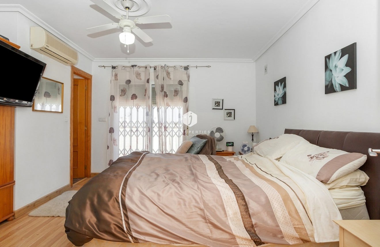 Z drugiej ręki - Villa -
Torrevieja - Los Balcones