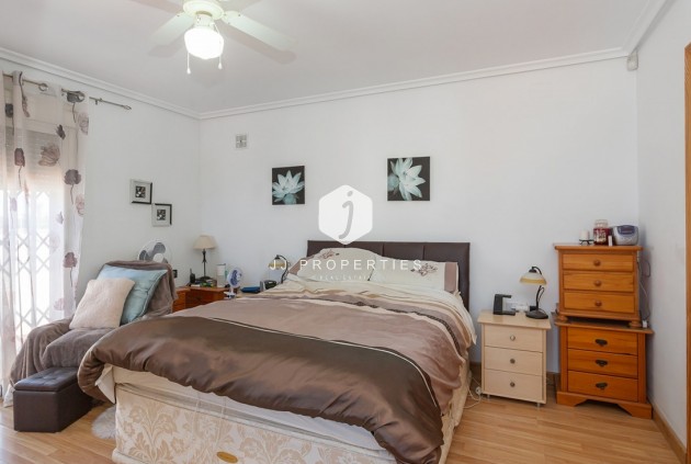 Z drugiej ręki - Villa -
Torrevieja - Los Balcones