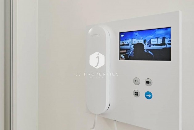 Z drugiej ręki - Mieszkanie w bloku -
Torrevieja - Costa Blanca