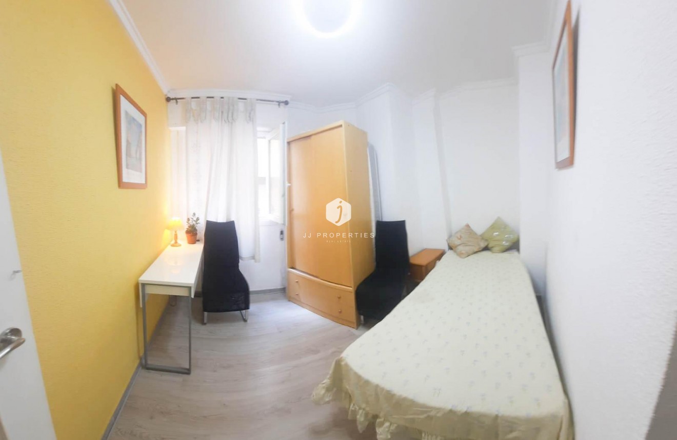 Z drugiej ręki - Mieszkanie w bloku -
Torrevieja - Centro