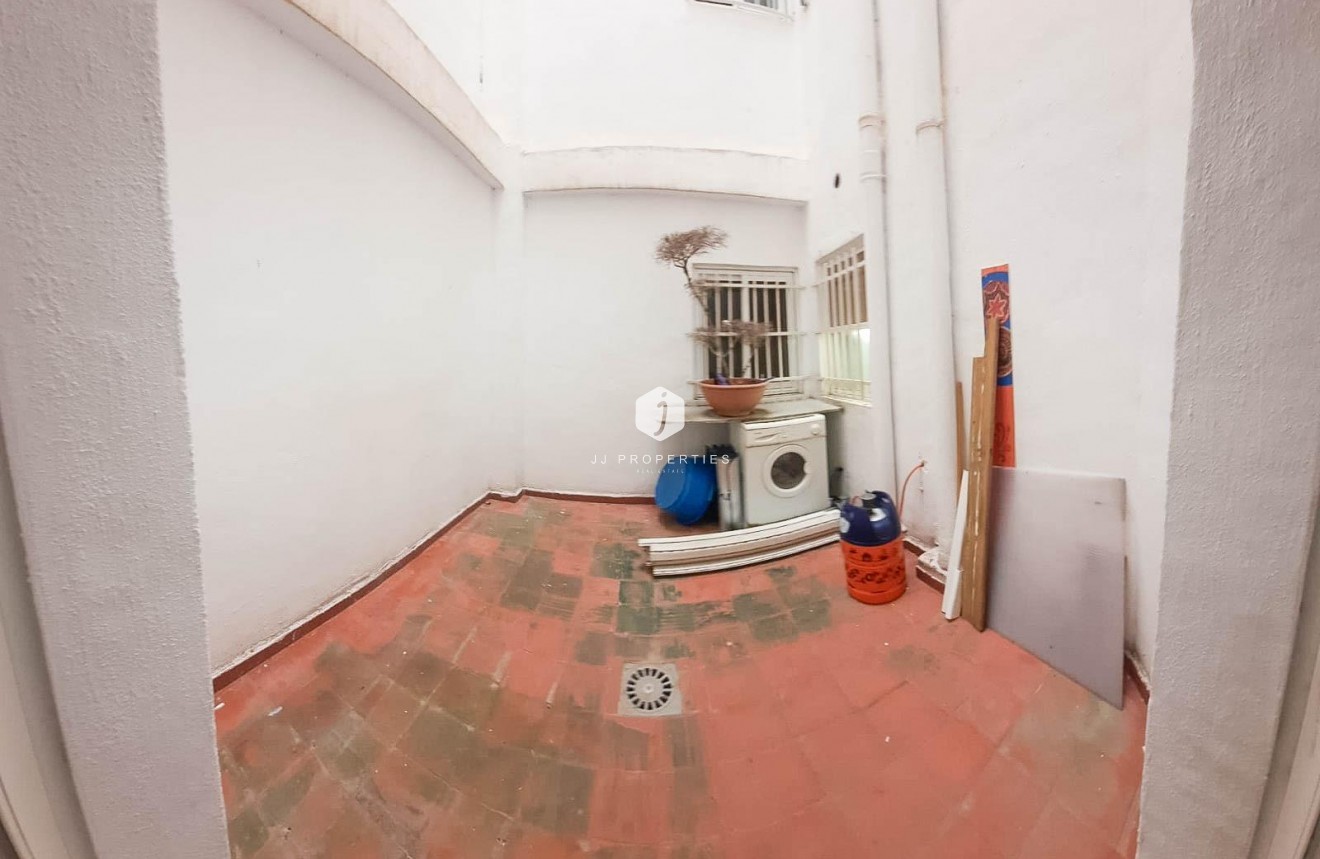 Z drugiej ręki - Mieszkanie w bloku -
Torrevieja - Centro