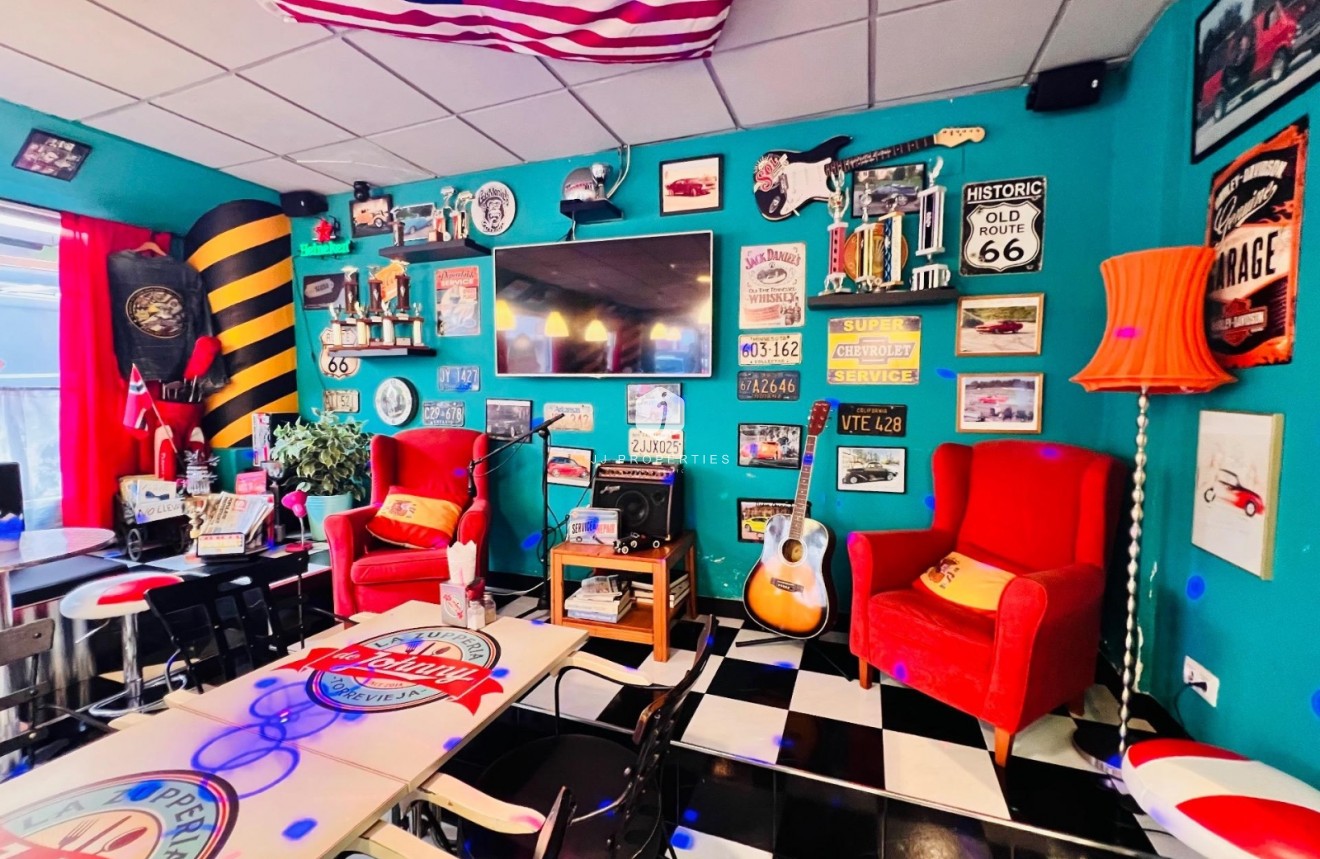 Z drugiej ręki - Reklama w telewizji -
Torrevieja - Playa del cura