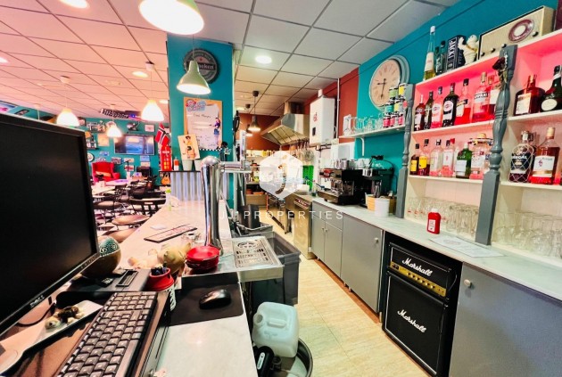 Z drugiej ręki - Reklama w telewizji -
Torrevieja - Playa del cura