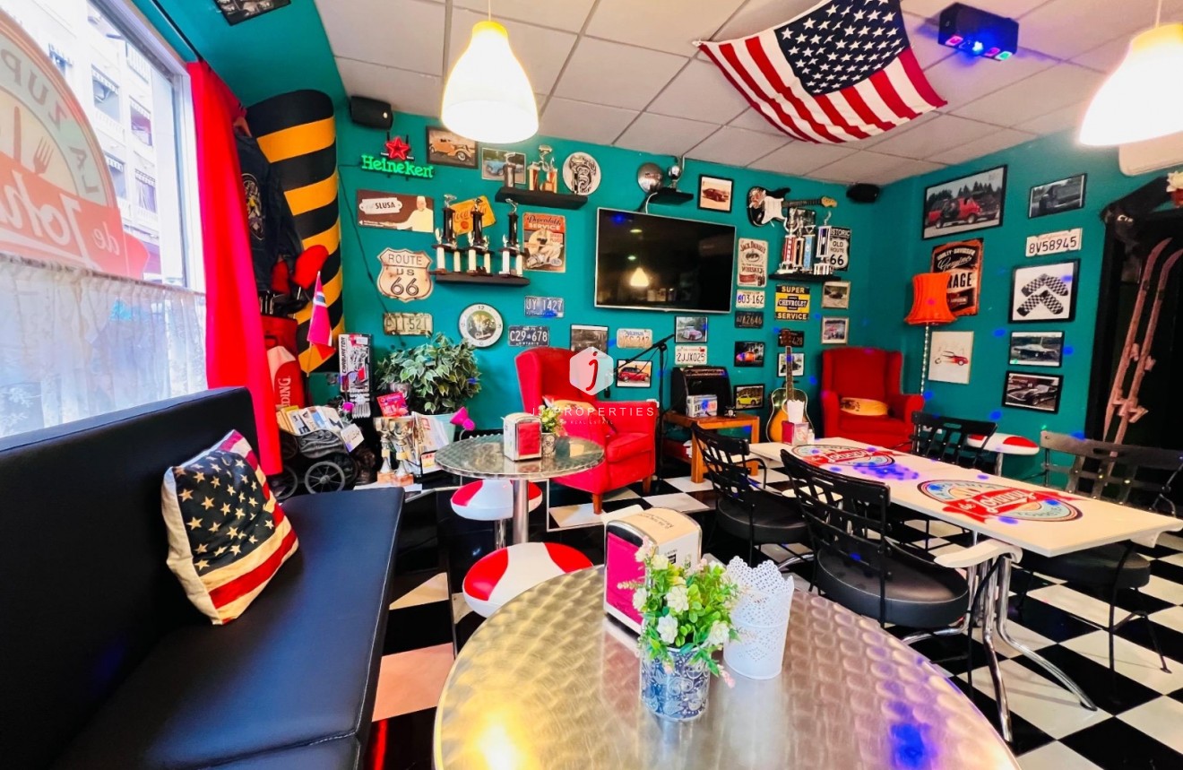 Z drugiej ręki - Reklama w telewizji -
Torrevieja - Playa del cura