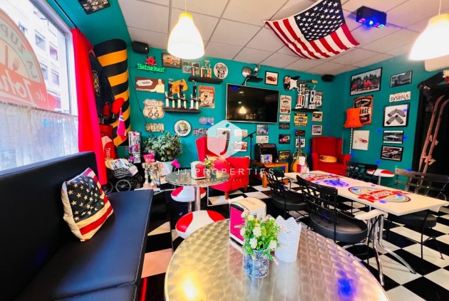 Z drugiej ręki - Reklama w telewizji -
Torrevieja - Playa del cura