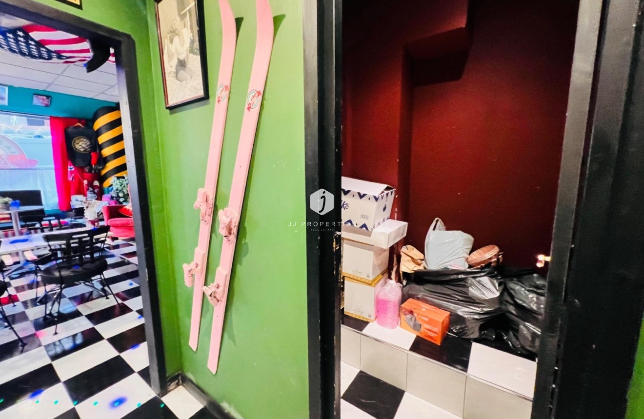 Z drugiej ręki - Reklama w telewizji -
Torrevieja - Playa del cura