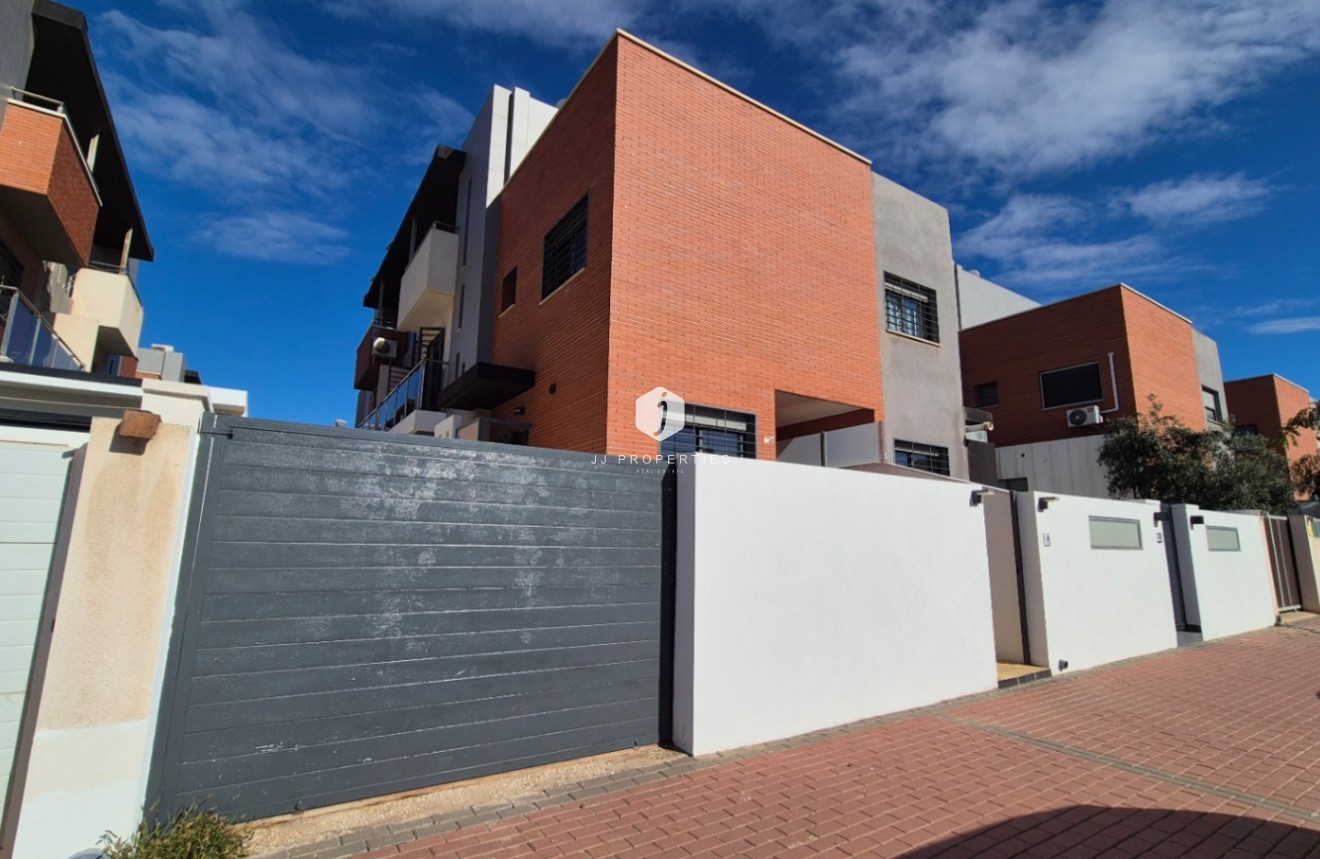 Z drugiej ręki - Dupleks -
Torrevieja - Costa Blanca