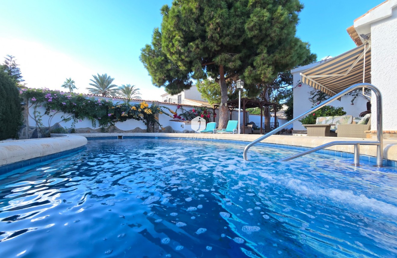 Z drugiej ręki - Villa -
Orihuela Costa - Costa Blanca