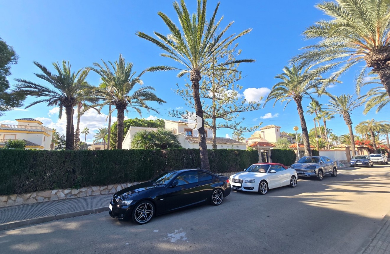 Z drugiej ręki - Villa -
Orihuela Costa - Costa Blanca