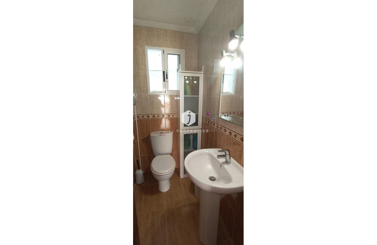 Z drugiej ręki - Bungalow -
Orihuela Costa - Los Almendros-la Florida